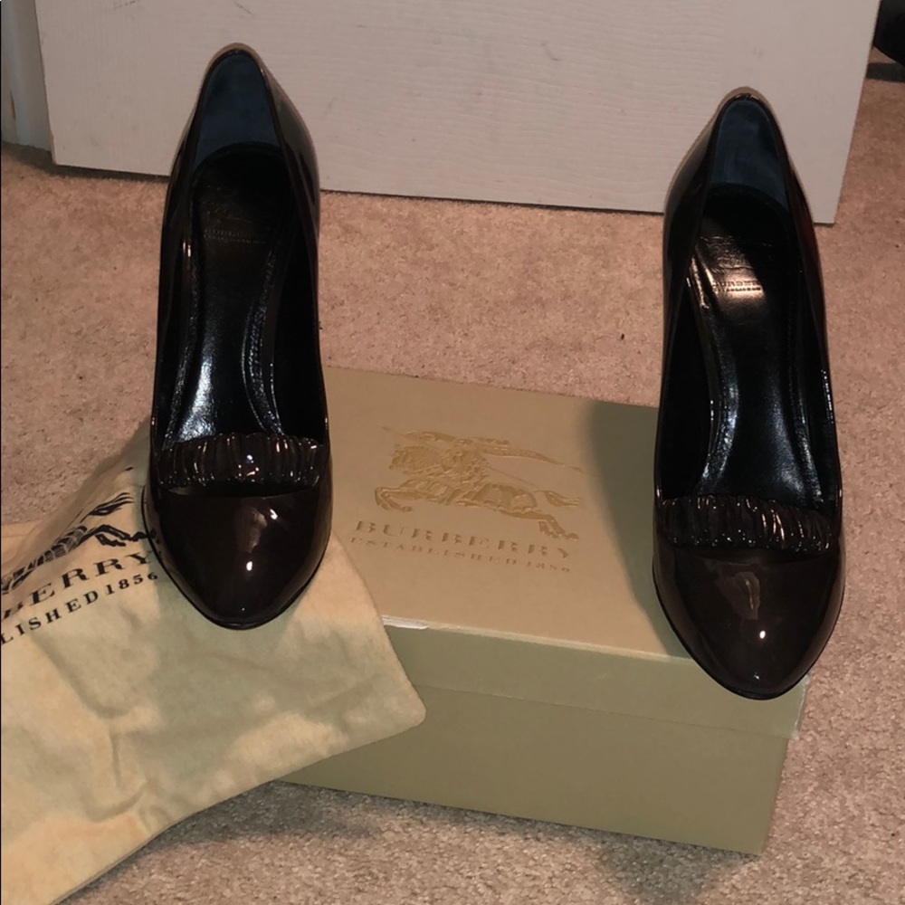 Burberry patent leather pumps